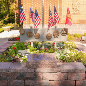veteran memorial structure and plaque